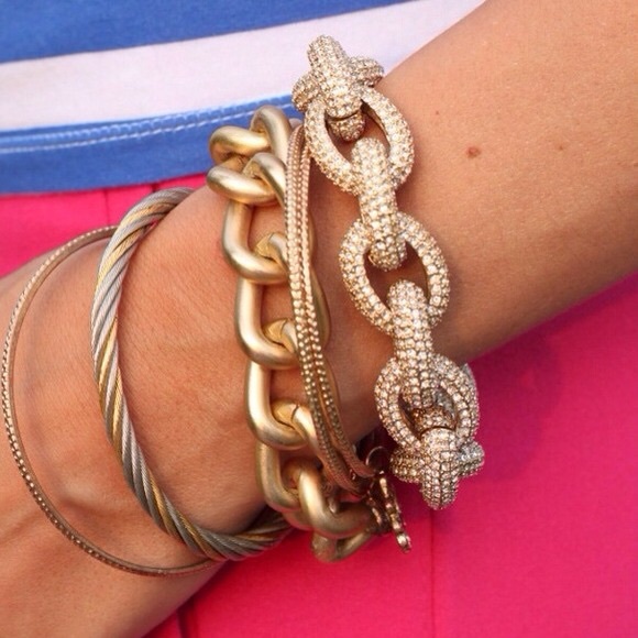 Luxe 18K Gold Pave Link Bracelet - Picture 2 of 6